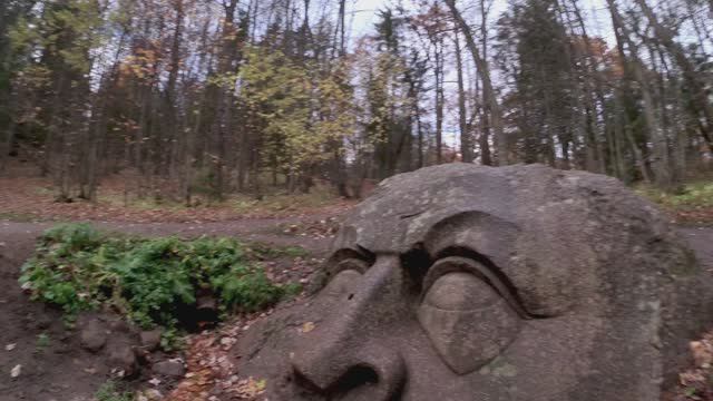 Каменная голова в Петергофе (Stone Head Of Peterhof)