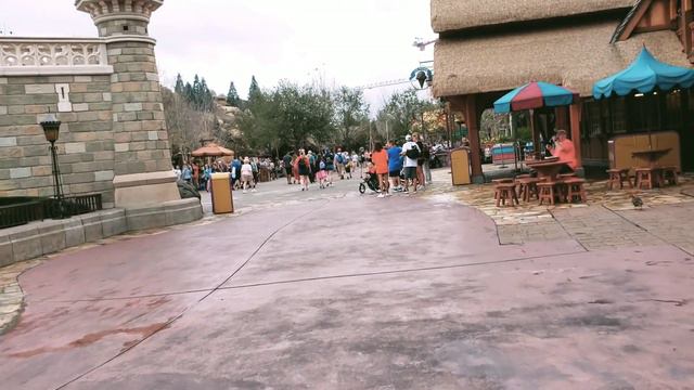 La Montaña Rusa de Magic Kingdom Seven Dwarfs Mine Ride смотреть онлайн