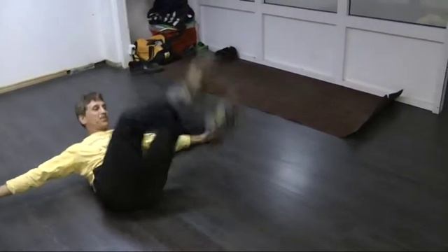 "Радабор" Нижняя акробатика,кувырок с подхватом ножа. смотреть онлайн