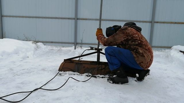 Универсальный ручной отвал для уборки снега смотреть онлайн