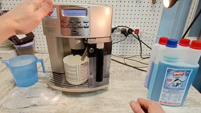 Обслуживание капучинатора в кофемашине Delonghi. смотреть онлайн