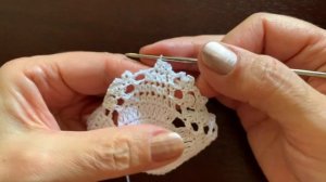 Шарик для новогодней ёлки крючком с ажурным узором из пико - #4