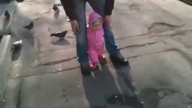 Катюшка первый раз ходит на улице смотреть онлайн