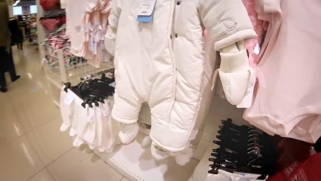 ХОДИМ ПО МАГАЗИНАМ с Соней /ПОКУПКИ ОДЕЖДЫ В 8 МЕСЯЦЕВ /массаж смотреть онлайн
