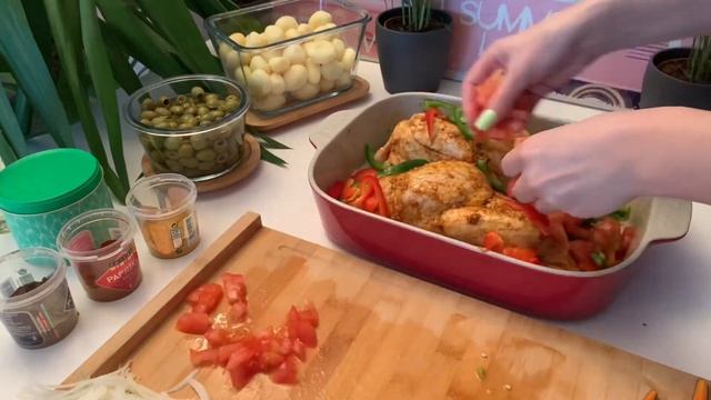 Курица с картошкой и оливками запечённая в духовке