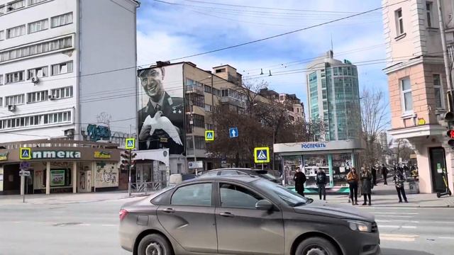 Юрий Гагарин. Граффити на доме в г.Екатеринбург смотреть онлайн