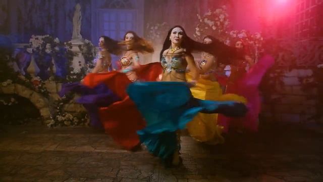 Красивый восточный танец с подносами "AliyaShine-show". смотреть онлайн