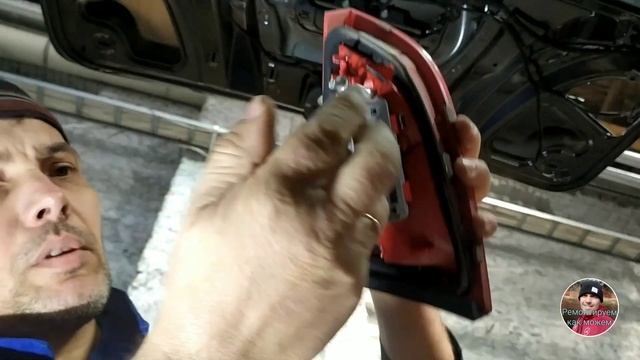 Ауди А4 авант 2010. Как разобрать крышку багажника? смотреть онлайн