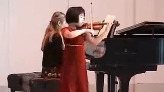 Gabrielle Chou (8yo) - Violin Concerto No.3-3 by Mozart смотреть онлайн