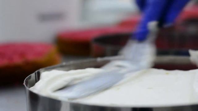 Процесс приготовления торта смотреть онлайн