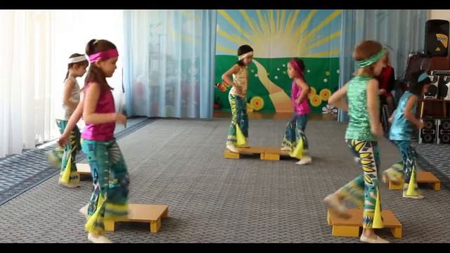 Dance with step board/Танец со степ доской смотреть онлайн