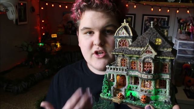 Lemax Spooky Town Review: Grimsbury Haunted House | Aiden Haunts смотреть онлайн