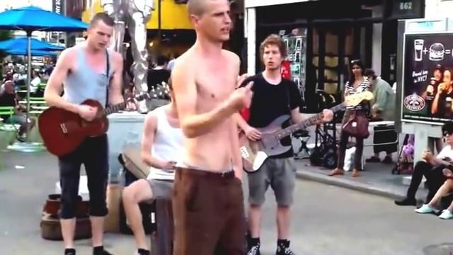 Круто спел! Уличные музыканты в Нью Йорке. смотреть онлайн