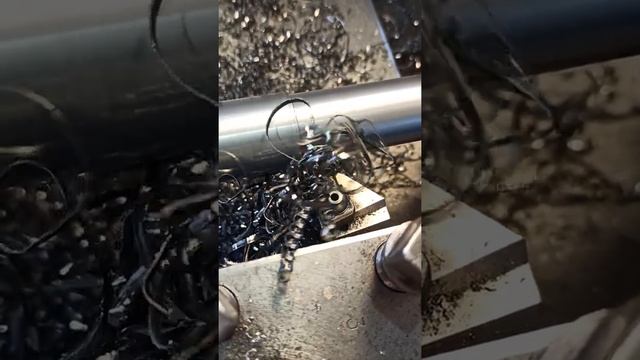 Работа с люнетом, вал длиной 1000 м диаметр 30. Станок 16к20. смотреть онлайн