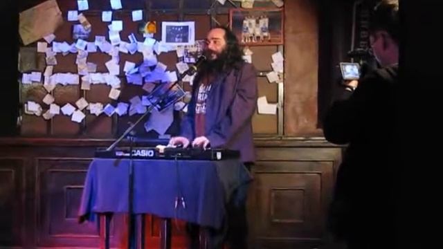 Псой Короленко в пивбаре 