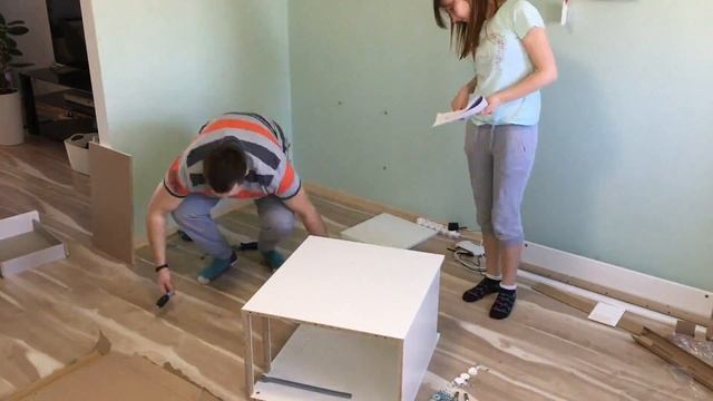 Сборка письменного стола IKEA MALM за 3 минуты :)