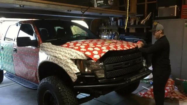 Ford Wraptor (Raptor Wrapped in Wrapping Paper for Christmas Parade) смотреть онлайн