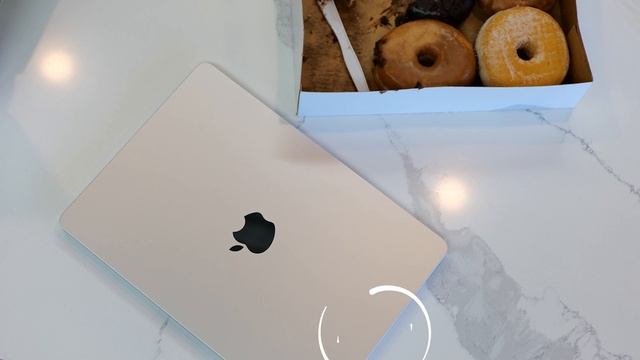 Apple M2 MacBook AIR : The Office Work Crusher