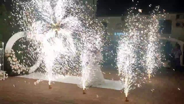 Наземный фейерверк на свадьбу, вертушка цветок, дорожка из фонтанов, Визит 07.09.24 смотреть онлайн