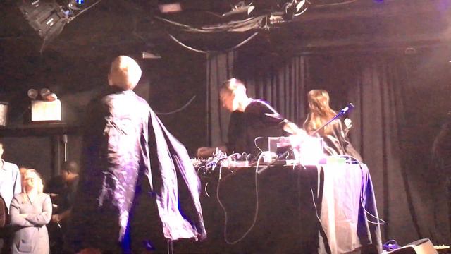 Jenny Hval - Female Vampire - (le) Poisson Rouge in New York 9/30/2016 смотреть онлайн