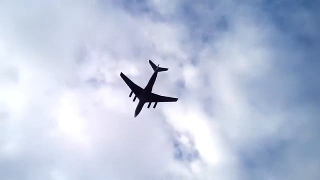 военный самолёт над нашей дачей # смотреть онлайн