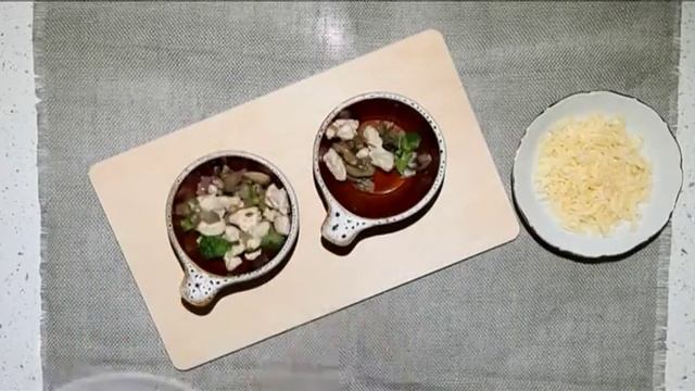 РАЗ И ГОТОВО! ЖУЛЬЕН С КУРИЦЕЙ И ГРИБАМИ смотреть онлайн