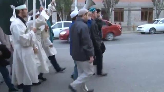 исламское шествие в праздник Курбан байрам в г.Буйнакске 2012г смотреть онлайн