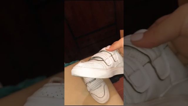 Как быстро отстирать белую обувь кроссовки или кеды смотреть онлайн