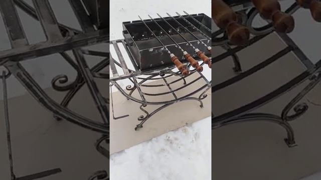 Красивый мангал очередному клиенту на колёсах. смотреть онлайн