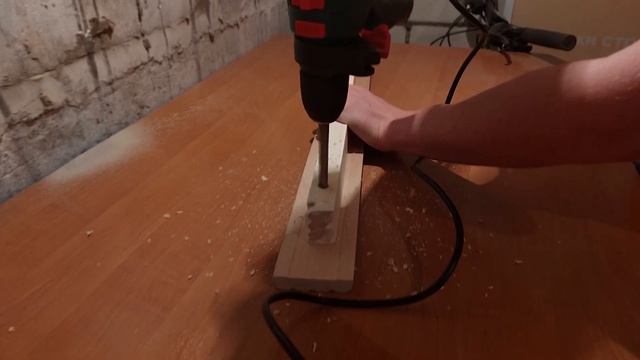 сверление брус дрелью Bosch UniversalImpact 700 смотреть онлайн