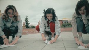 Родители сняли клип на выпускной для детей