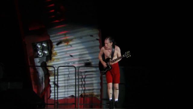 AC/DC - Angus Young Guitar Solo HD смотреть онлайн
