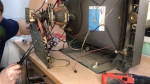 Ремонт старого кинескопного телевизора Samsung CS-21D8R, телевизор не включается.
