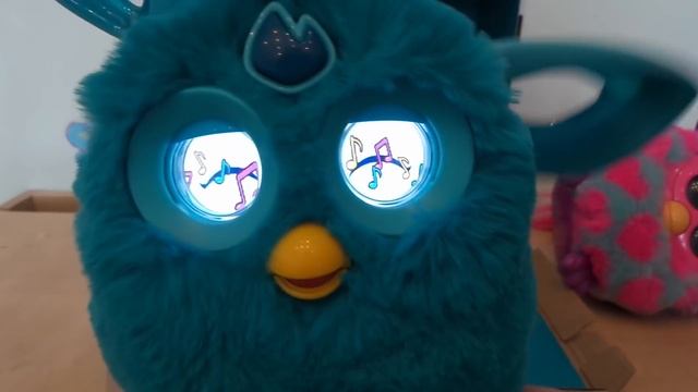 Ферби коннект и его большие цветные глазки. Вики Сара смотреть онлайн