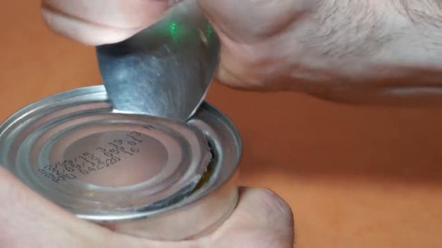 КАК ОТКРЫТЬ КОНСЕРВНУЮ БАНКУ ЛОЖКОЙ смотреть онлайн