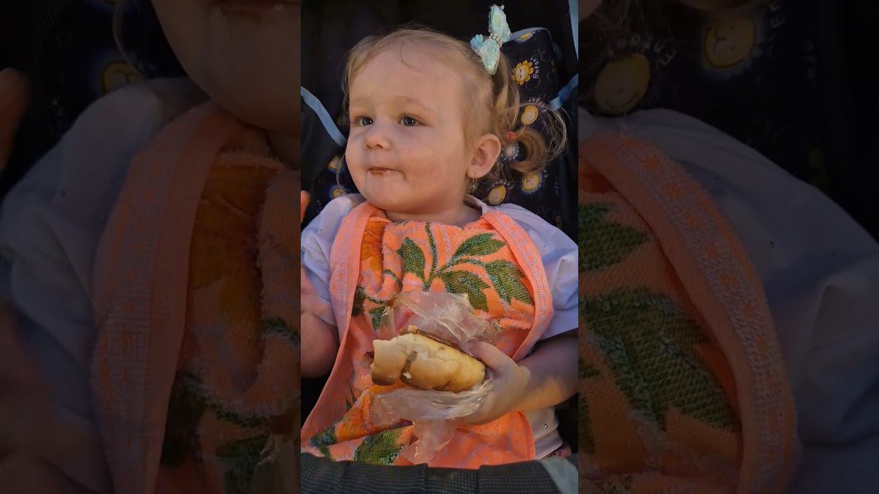 Вот так мы едим булочку! смотреть онлайн