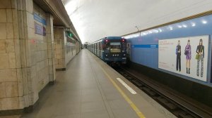 Отправление метропоезда со станции Сенная площадь, Санкт-Петербург