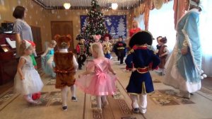 Танец"Малыши-карандаши" исполняют воспитанники младшей группы №2 СП "ЦРР - д/с "Сказка"