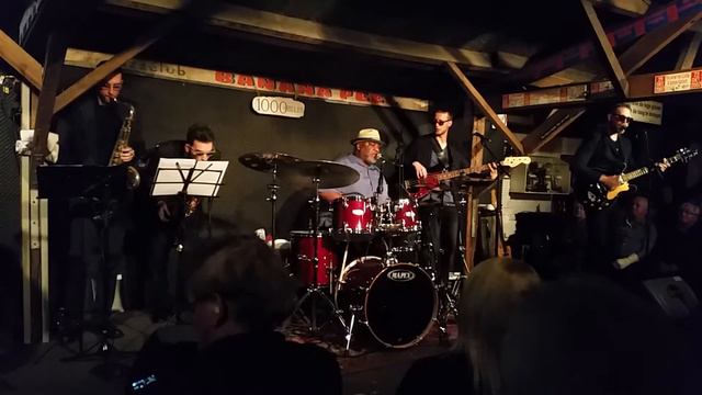2017 10 30 Tony Coleman @the bananapeel(3) смотреть онлайн