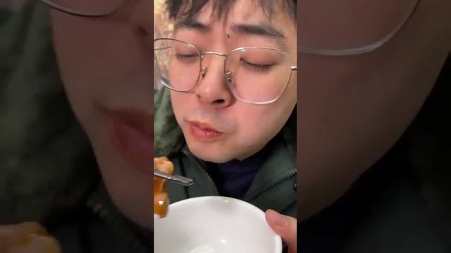 不同月薪吃牛肉的差距！ 月薪3000吃的牛肉感也太好了，比月薪2萬的看起來都香！ 【隔壁大哥與小李】 смотреть онлайн