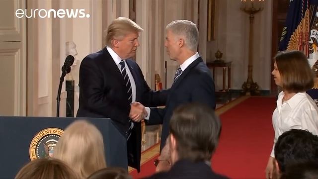 Trump's 'power' handshake смотреть онлайн