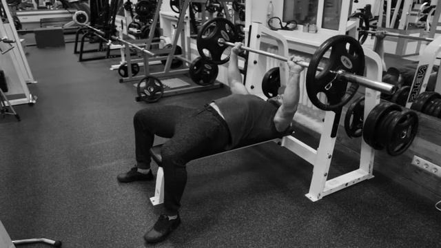 Горизонтальный жим лежа смотреть онлайн