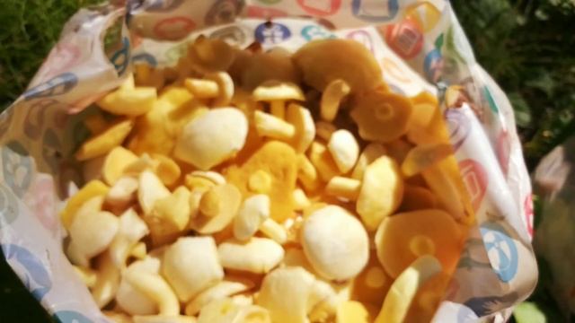 Маслят и белые грибы чищу прямо в лесу .Редко приношу не чищенные. смотреть онлайн