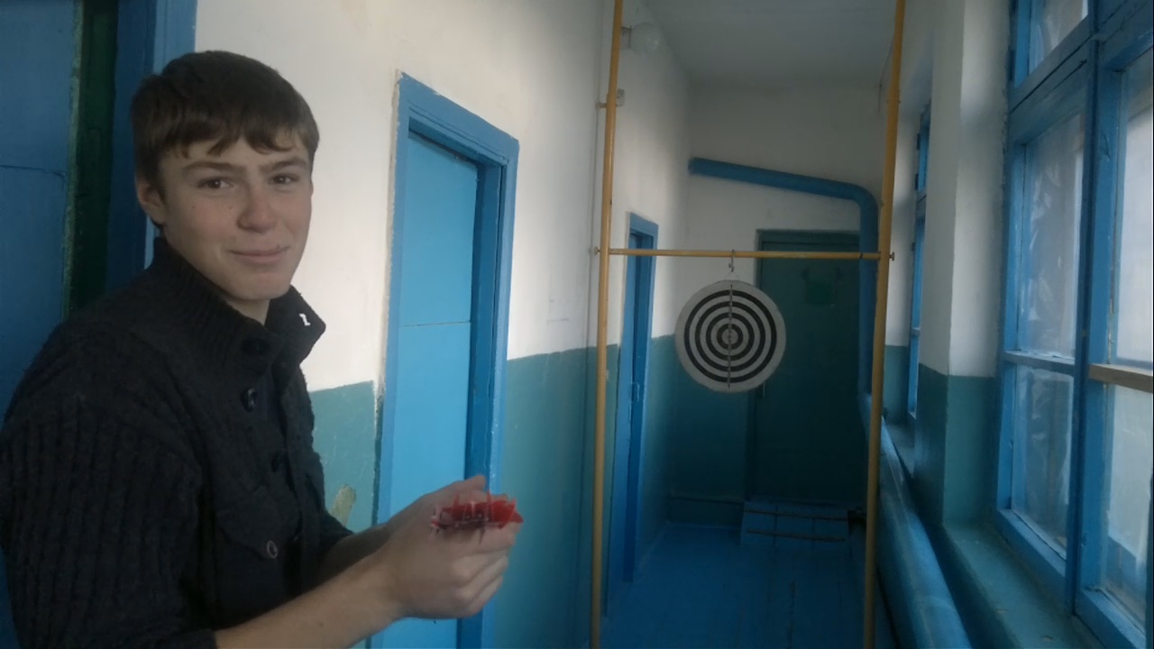 Пацан воткнул 7 дротиков разом смотреть онлайн