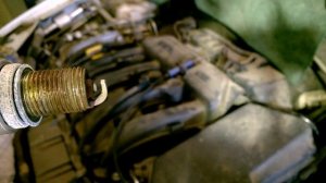 Лада Ларгус. Первая замена свечей зажигания.