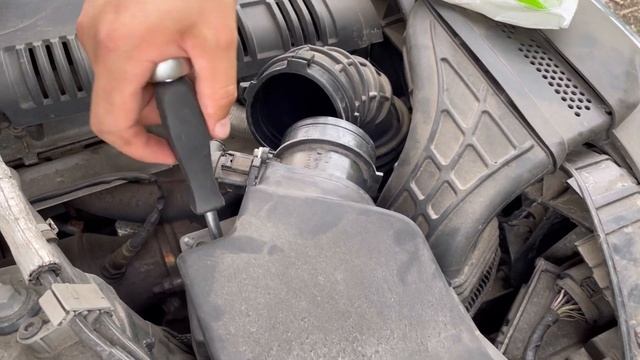 Заміна повітряних фільтрів в Audi A4 B8 /А5 8Т TFSI. Замена воздушных фильтров Audi A4 B8/A5 8T TFS