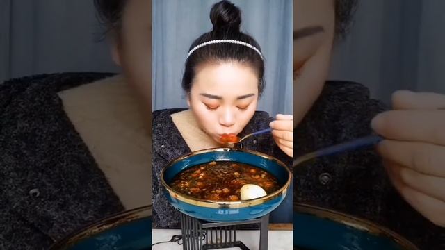 Китайцы едят на камеру... ???