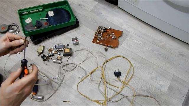 Разбор радио электроника 201. Деньги из мусора. смотреть онлайн