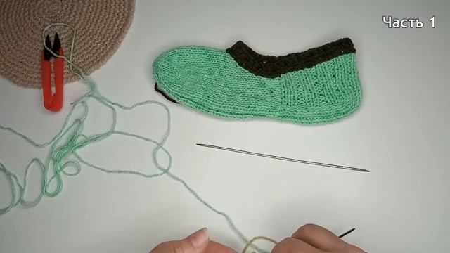 Домашние следки спицами. Простые следки спицами без швов на подошве. смотреть онлайн