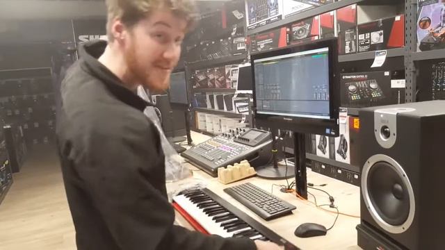 Un-Boxing the Nektar SE49 - DJ City Exclusive смотреть онлайн
